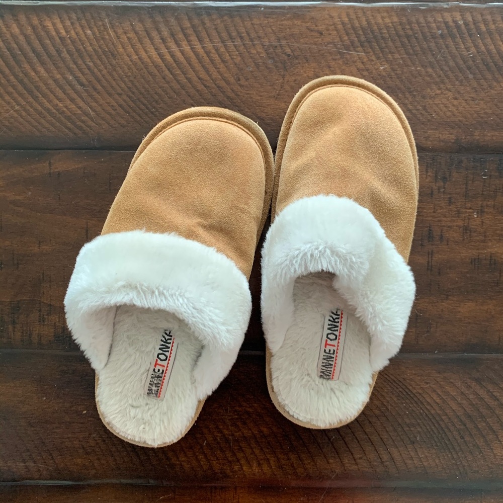 GUC Minnetonka slippers